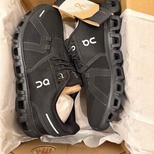 On Running Women’s New In Box Black Running Shoes - Cloud 6